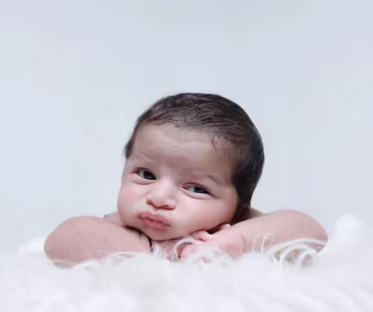 Uma das melhores formas de garantir que o bebê durma a noite toda é estabelecer uma rotina de sono. Bebês, assim como adultos, se beneficiam de uma rotina regular. A previsibilidade ajuda a sinalizar ao bebê que é hora de relaxar e dormir.