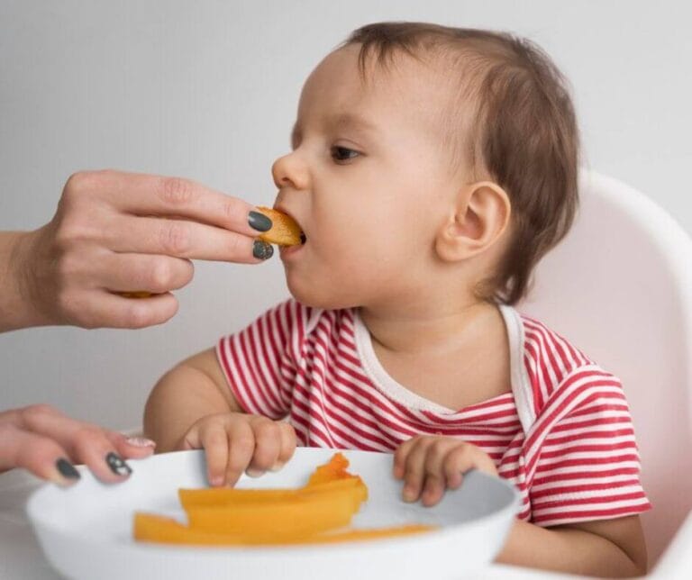 Quer saber o que é introdução alimentar e como tornar esse processo mais tranquilo e divertido? Aqui, a gente te explica tudo de um jeito bem prático e com dicas que realmente funcionam!