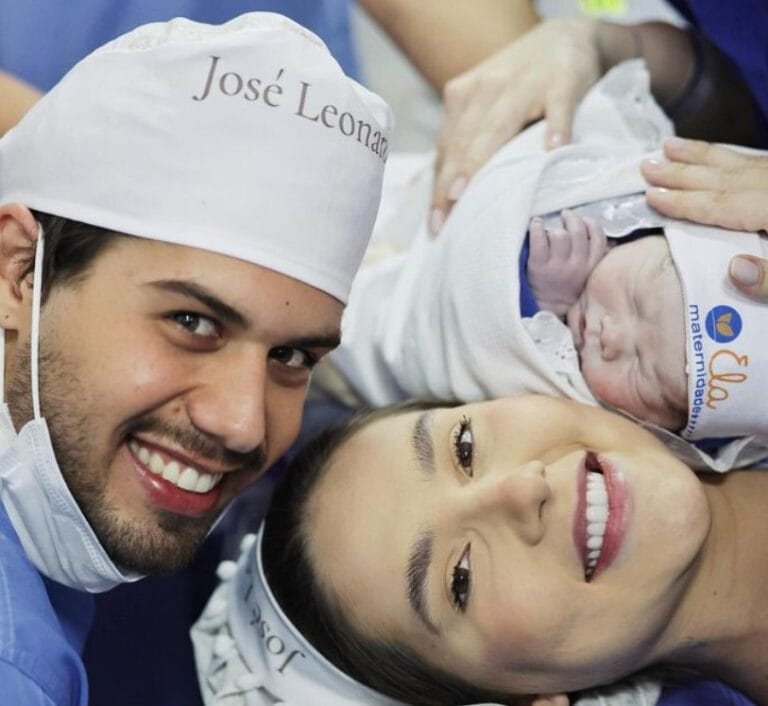 Primeiros registro dos papais Zé Felipe e Virgínia Fonseca com o pequeno José Leonardo.