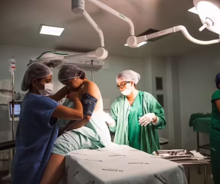 O momento de escolher o tipo de parto é decisivo e envolve muitos fatores. Para mães de primeira viagem ou que já passaram por essa experiência, a dúvida sobre quais são os tipos de parto e qual é o mais indicado para sua situação é comum.