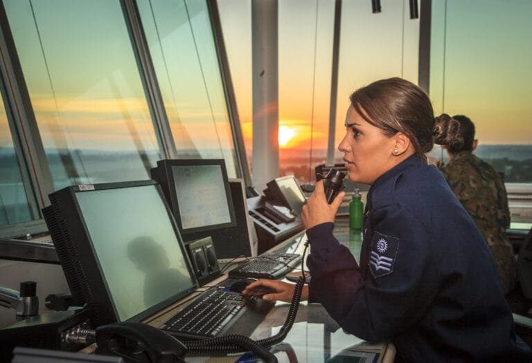 Curso inglês aeronáutico para Controladores de Tráfego Aéreo